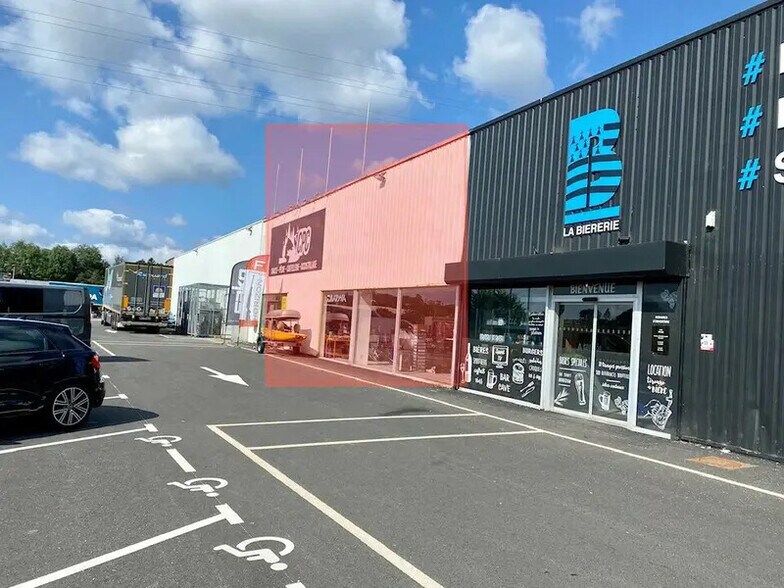 Retail in Quimper for lease - Building Photo - Image 2 of 5