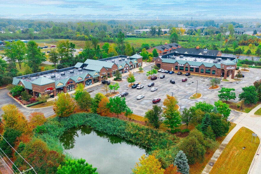 4151 S Canton Center Rd, Canton, MI à louer - Photo du bâtiment - Image 2 de 7