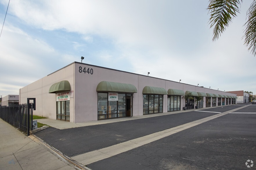 8440 Cerritos Ave, Stanton, CA for lease - Primary Photo - Image 1 of 7