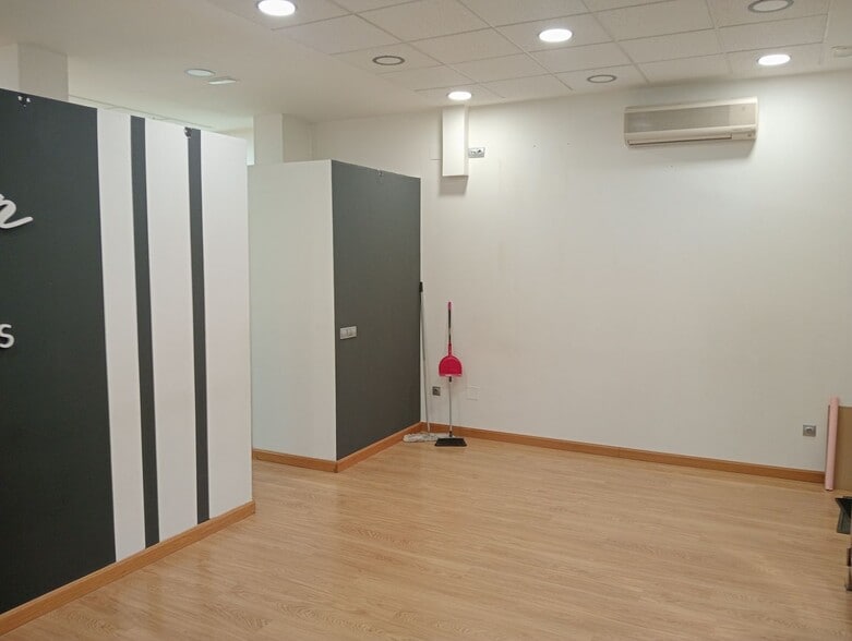 Retail in Laguna de Duero for sale - Interior Photo - Image 2 of 13