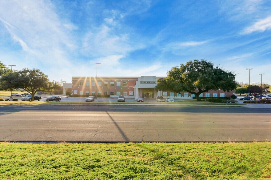 6600 Fish Pond Rd, Waco, TX à louer - Photo du bâtiment - Image 2 de 4