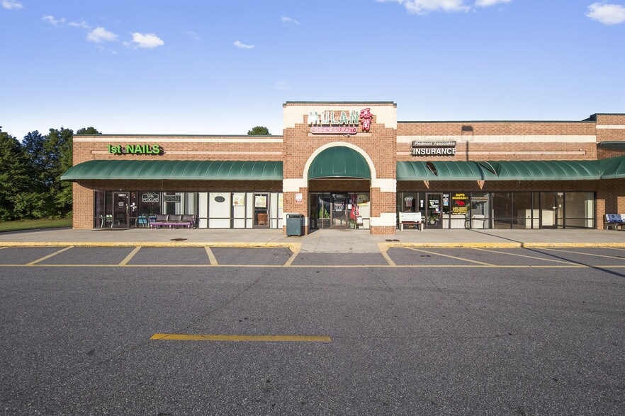 2725 Northwest Blvd, Newton, NC à louer - Photo du bâtiment - Image 3 de 7