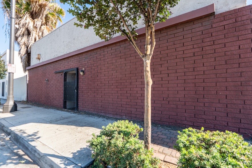 5262 E Washington Blvd, Commerce, CA à louer - Photo du bâtiment - Image 2 de 23