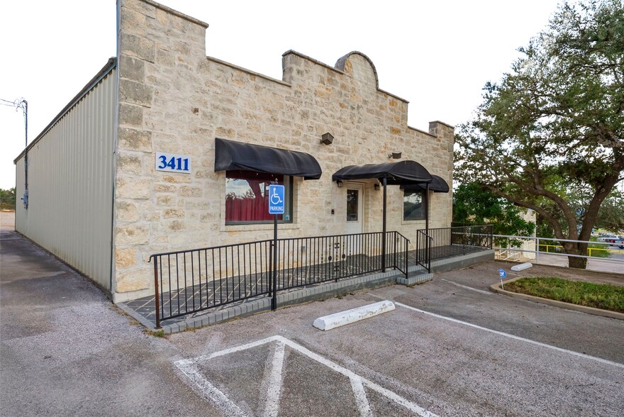 3411 N Highway 281, Marble Falls, TX à vendre - Photo du bâtiment - Image 2 de 22