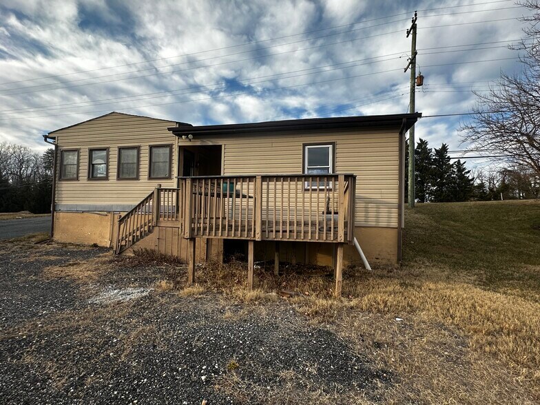 703-705A Philadelphia Rd, Joppa, MD à vendre - Photo du bâtiment - Image 1 de 58
