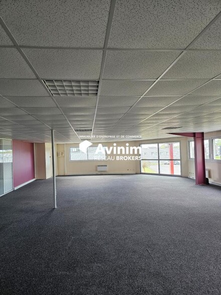 Office in Montgermont for lease - Interior Photo - Image 3 of 13