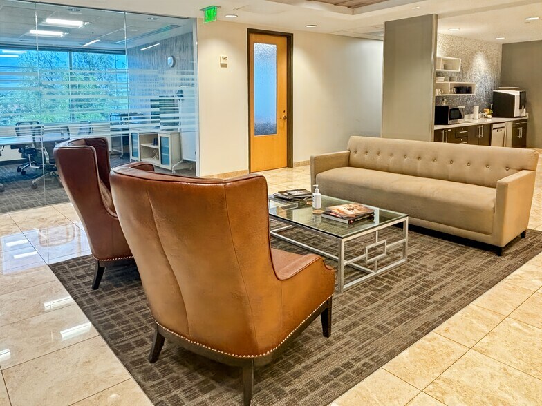 7251 W Lake Mead Blvd, Las Vegas, NV à louer - Photo intérieure - Image 3 de 14