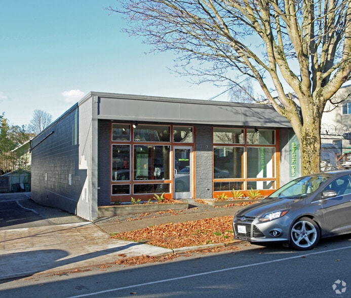 4117 Stone Way N, Seattle, WA for lease - Primary Photo - Image 1 of 3