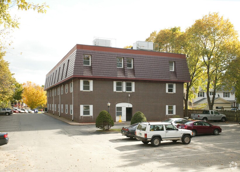 340 Broad St, Windsor, CT à louer - Photo du bâtiment - Image 2 de 3