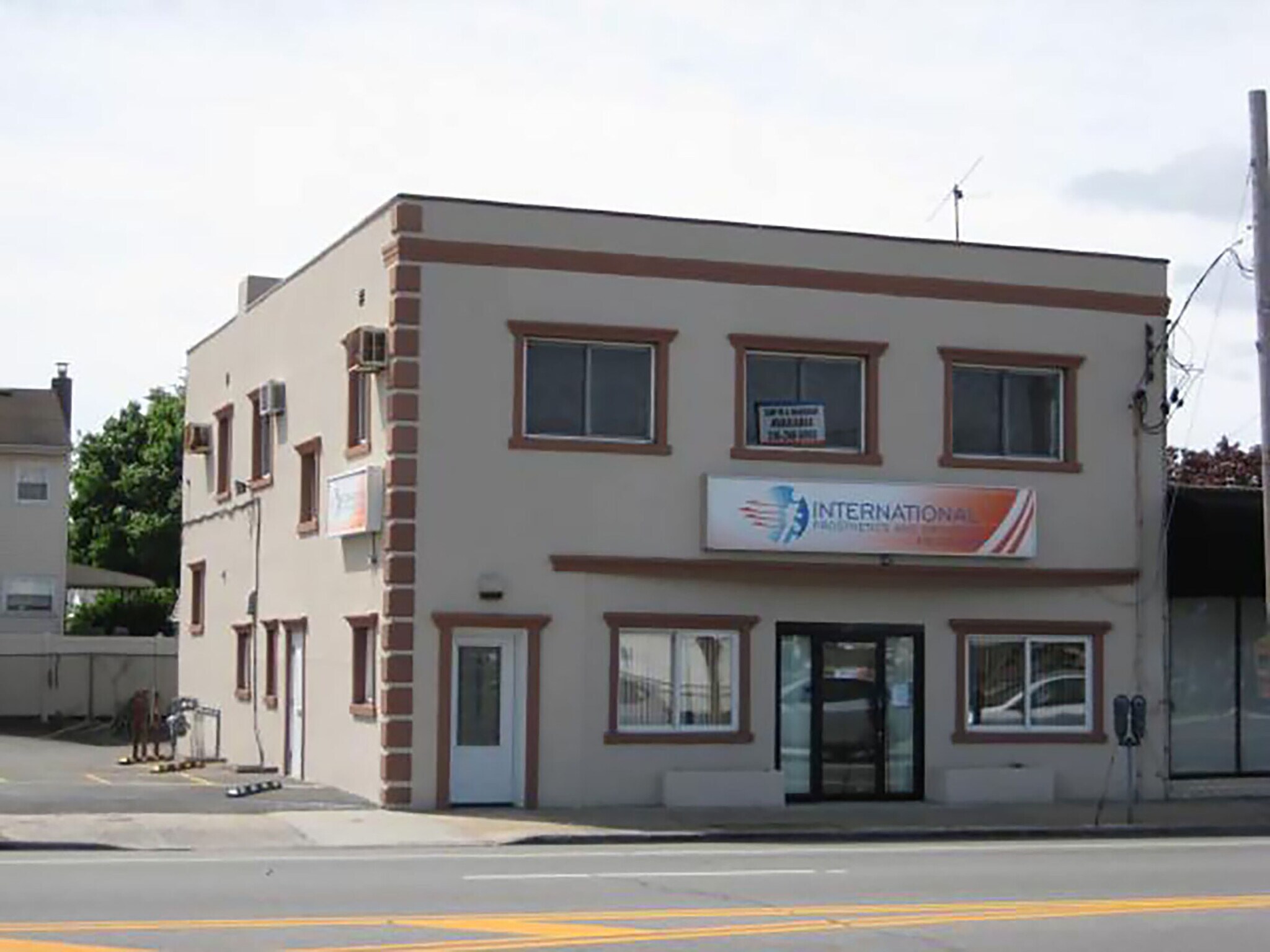 37-39 E Jericho Tpke, Mineola, NY à vendre Photo du bâtiment- Image 1 de 11