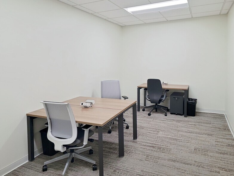 8633-8799 N Port Washington Rd, Fox Point, WI for lease - Interior Photo - Image 3 of 17