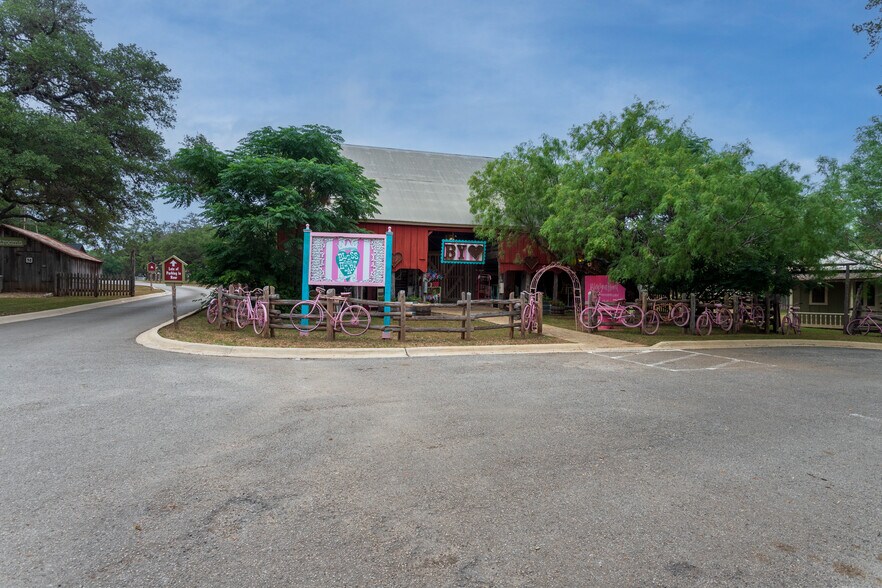18771 FM 2252, San Antonio, TX à vendre - Photo du bâtiment - Image 2 de 11