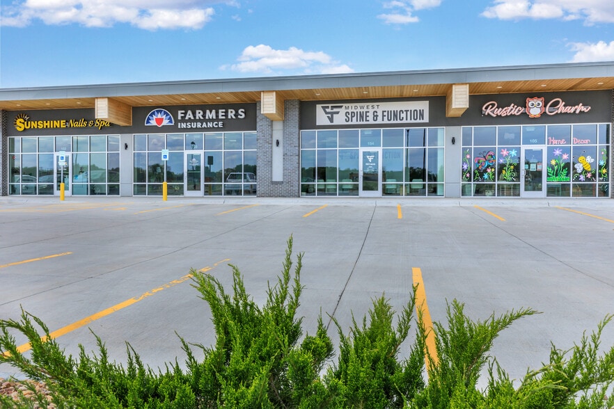 1113 Theatre Drive, Hastings, NE for lease - Building Photo - Image 1 of 3