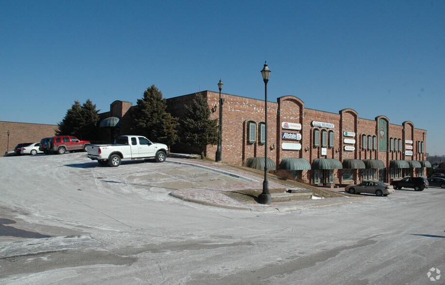 13304 W Center Rd, Omaha, NE à louer - Photo du bâtiment - Image 2 de 10