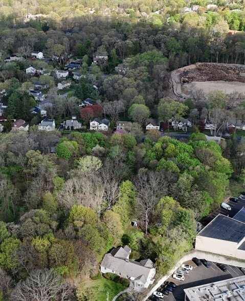 32 Rosedale Avenue, White Plains, NY portfolio of 2 properties for sale on LoopNet.ca - Aerial - Image 3 of 4