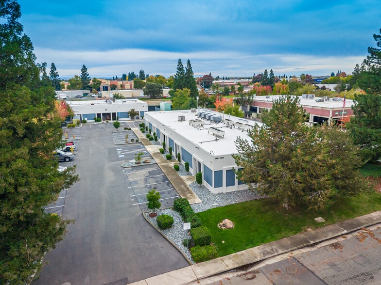 Gold Canal Data Center portfolio of 2 properties for sale on LoopNet.ca - Building Photo - Image 2 of 10