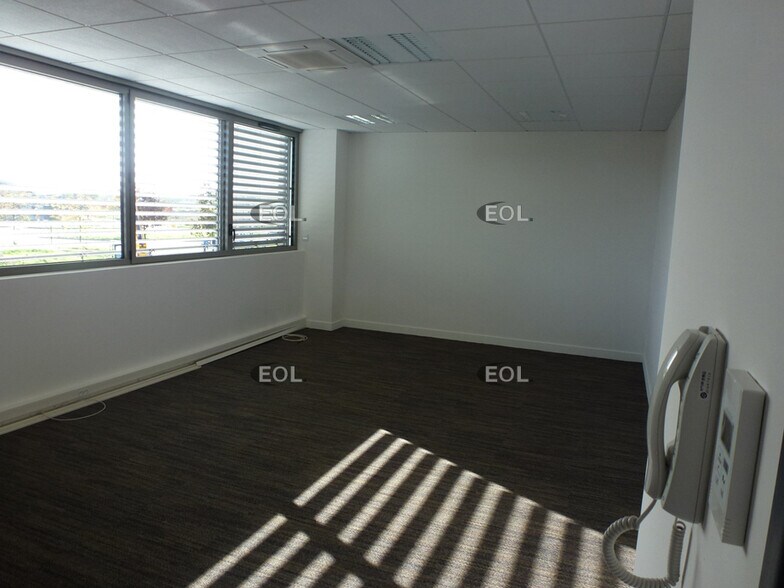 Industrial in Grigny for lease - Interior Photo - Image 2 of 2