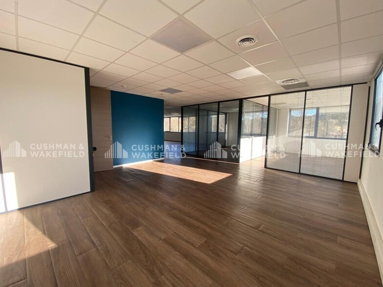 1 Rue Mahatma Gandhi, Aix-en-Provence for lease - Interior Photo - Image 3 of 10