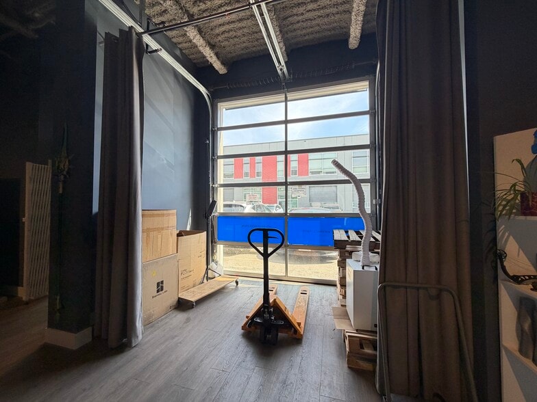 8811 Laurel St, Vancouver, BC for lease - Interior Photo - Image 3 of 7