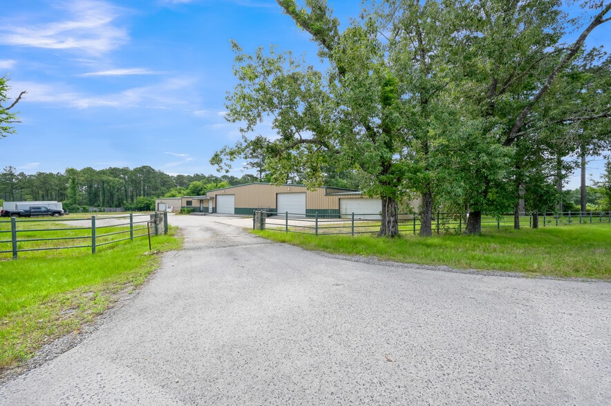 2745 Interstate 45 S, New Waverly, TX for lease - Building Photo - Image 1 of 64