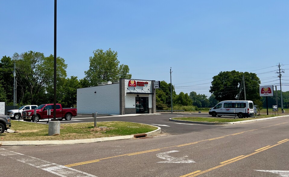 2375 Parr Ave, Dyersburg, TN for sale - Primary Photo - Image 1 of 2