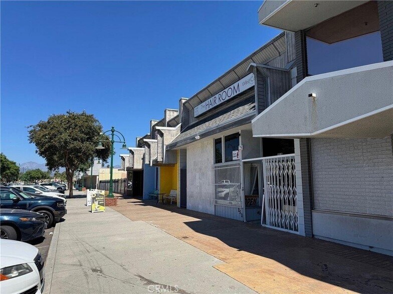 250 S Glendora Ave, West Covina, CA à vendre - Photo du bâtiment - Image 3 de 24