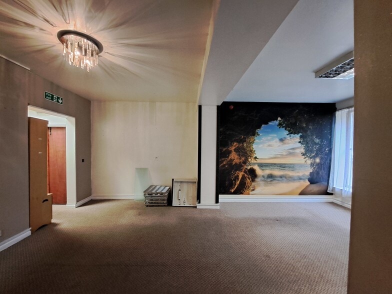 2-10 Hallcraig St, Airdrie for lease - Building Photo - Image 3 of 3