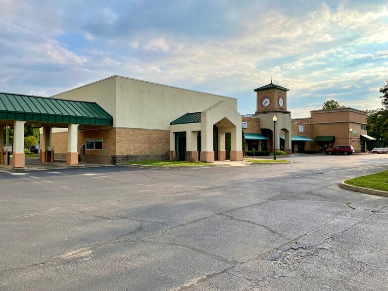 1811-1933 University Blvd, Anderson, IN à vendre - Photo du bâtiment - Image 2 de 8