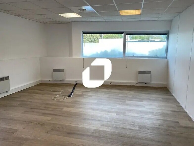 Office in Mérignac for lease - Interior Photo - Image 2 of 12