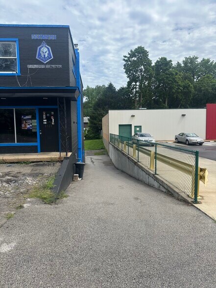 8129 Page Ave, Saint Louis, MO à vendre - Photo du bâtiment - Image 2 de 3