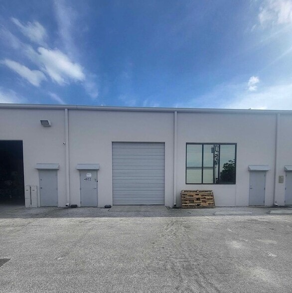 4780-4806 N Orange Blossom Trl, Orlando, FL for lease - Building Photo - Image 3 of 21