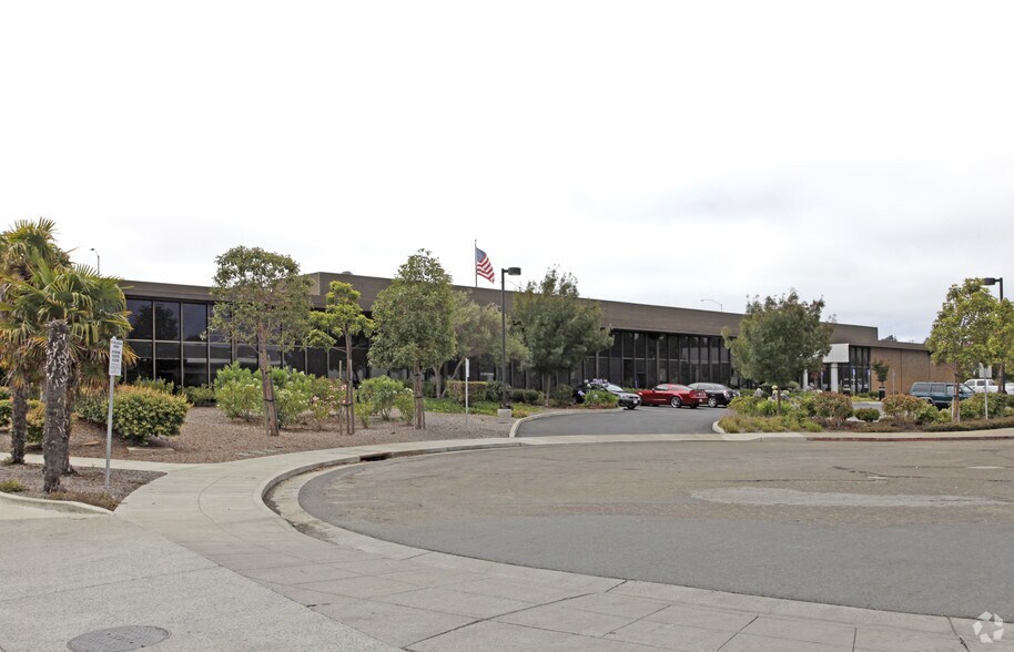 702 National Ct, Richmond, CA à louer - Photo du bâtiment - Image 3 de 4