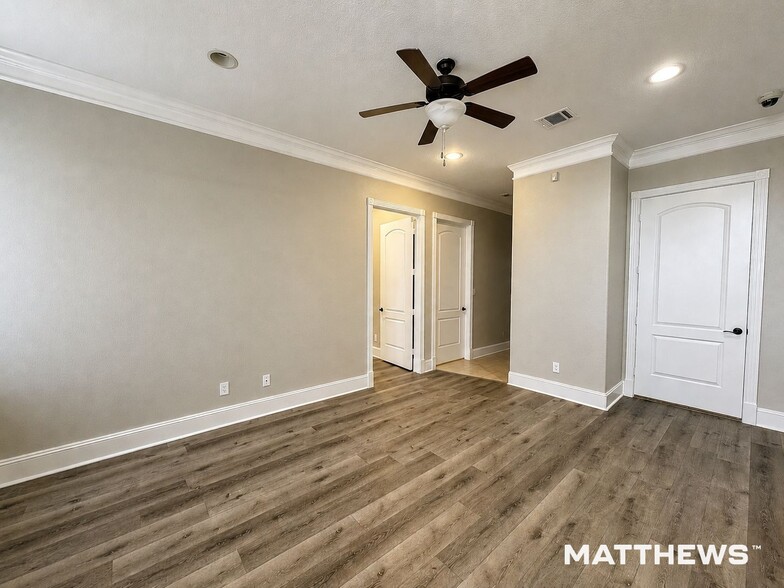 11601 Spring Cypress Rd, Tomball, TX for lease - Building Photo - Image 2 of 3