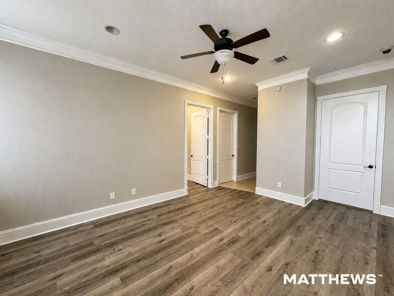 11601 Spring Cypress Rd, Tomball, TX à louer - Photo du bâtiment - Image 2 de 3