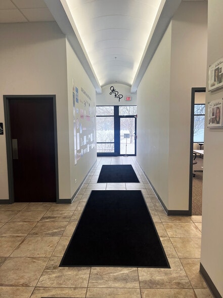 1125 N Prospect Ave, Itasca, IL à vendre - Photo du bâtiment - Image 3 de 14