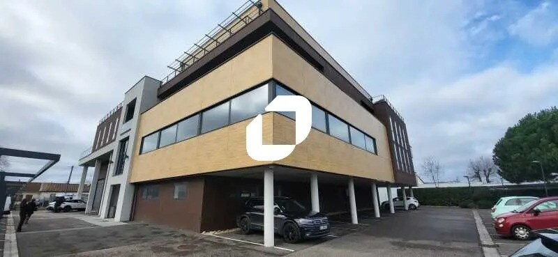 Office in Mérignac for lease - Building Photo - Image 1 of 20