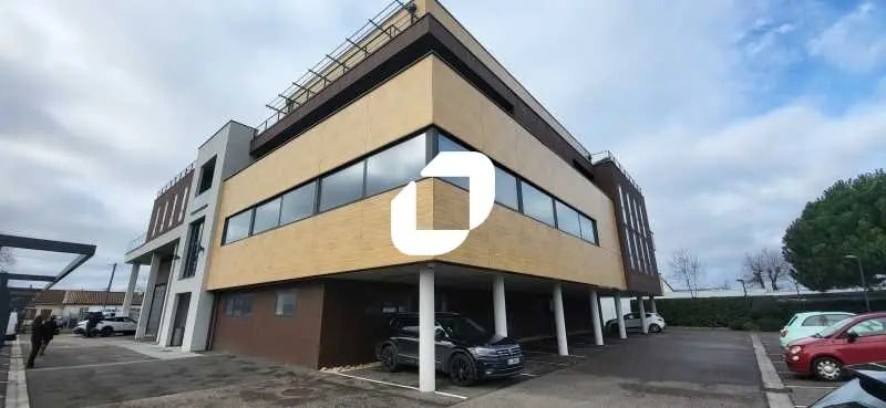 Office in Mérignac for lease Building Photo- Image 1 of 21