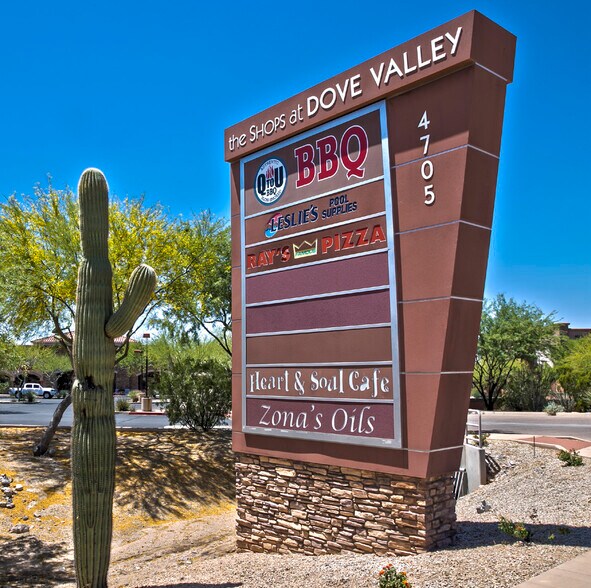 E Carefree Hwy, Cave Creek, AZ à louer - Photo du bâtiment - Image 2 de 4