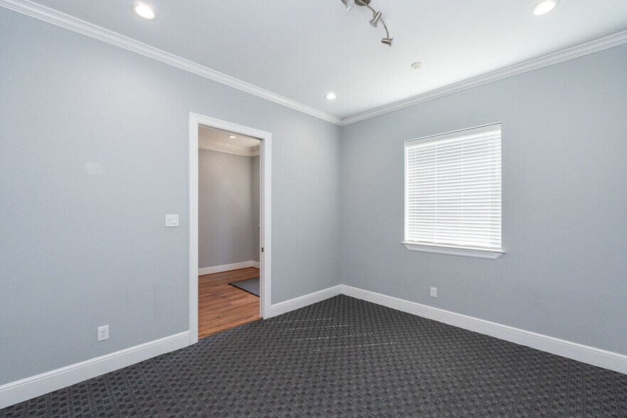 18510 Green Land Way, Houston, TX for lease - Interior Photo - Image 2 of 16