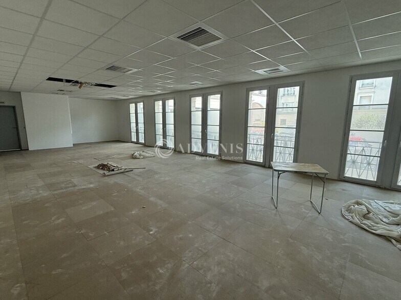 Office in Chessy for lease - Building Photo - Image 2 of 6