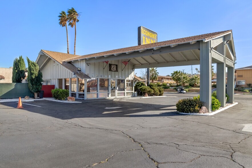 1243 E Main St, Barstow, CA à vendre - Photo du bâtiment - Image 3 de 39