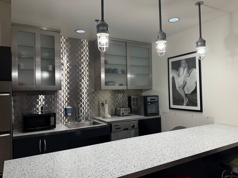 611 S Main St, Grapevine, TX à louer - Photo intérieure - Image 3 de 16