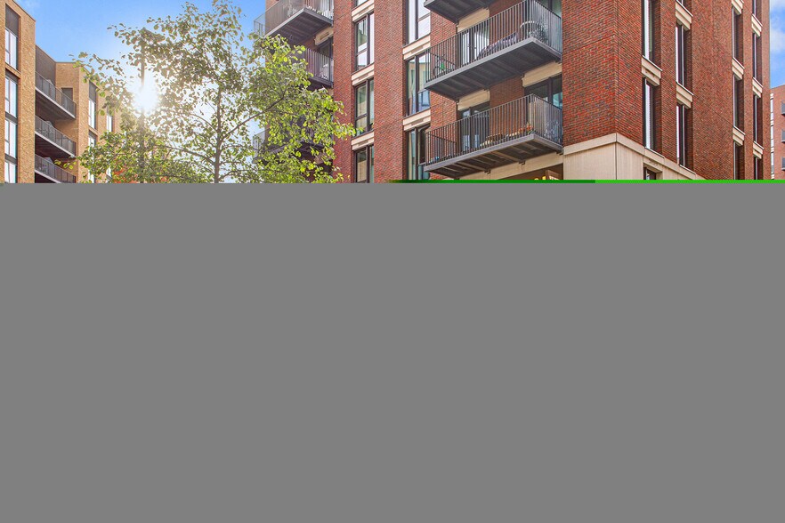 8 Royal Crest Av, Londres à louer - Photo du bâtiment - Image 3 de 12