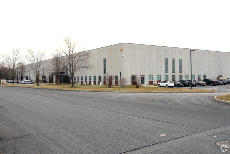 4 Applegate Dr, Robbinsville, NJ for lease - Building Photo - Image 1 of 7