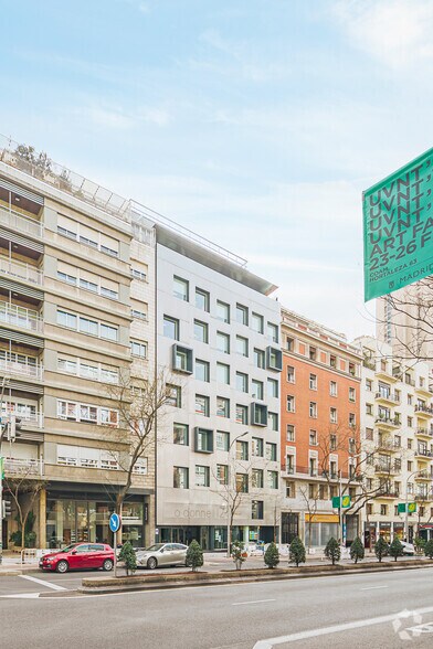 Calle de O'donnell, 12, Madrid, Madrid à louer - Photo du bâtiment - Image 2 de 4