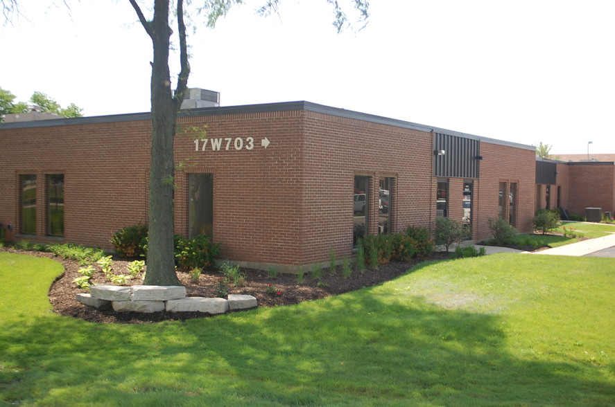 17W695-17W745 Butterfield Rd, Oakbrook Terrace, IL for lease - Building Photo - Image 1 of 6