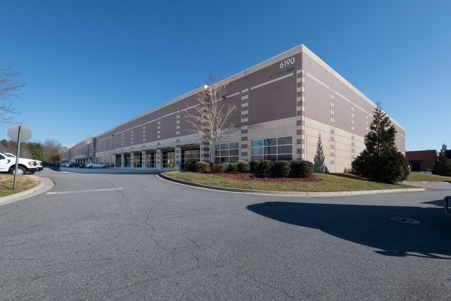 6190 Shiloh Crossing, Alpharetta, GA for lease - Building Photo - Image 2 of 6