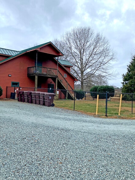 101 Bahama Rd, Bahama, NC à vendre - Photo du bâtiment - Image 2 de 17