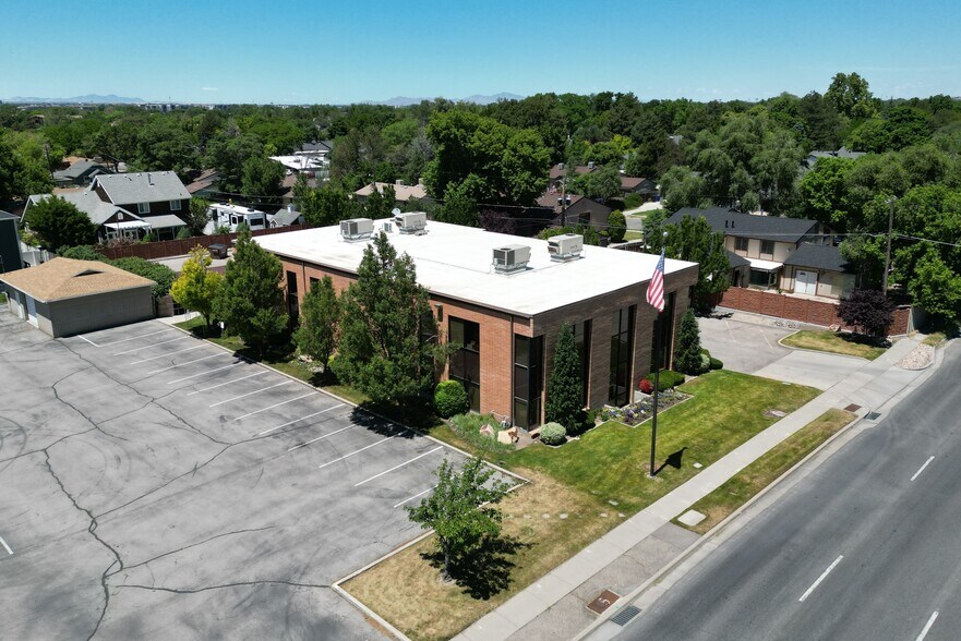 4252 S 700 E, Salt Lake City, UT à vendre - Photo du bâtiment - Image 2 de 29