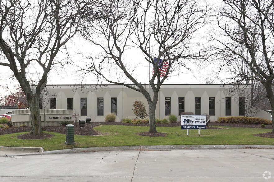 981 Keynote Cir, Brooklyn Heights, OH à louer - Photo du bâtiment - Image 3 de 8